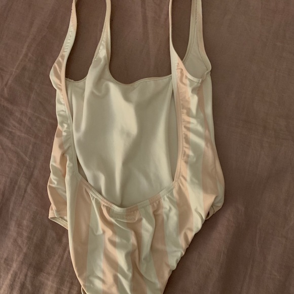 billabong one piece swimsuit! - Picture 3 of 3